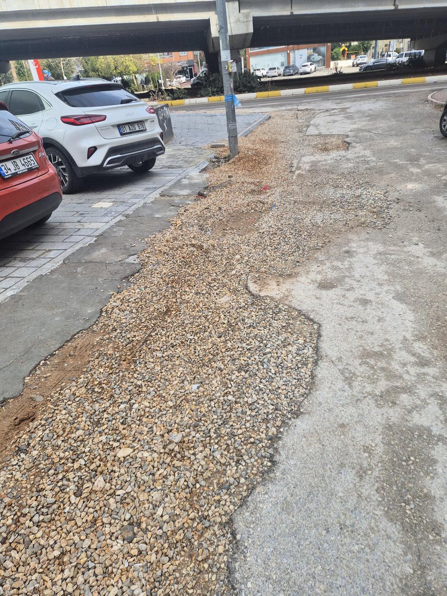 tecirserkan's tweet photo. @adanaaski tellidere mah 72194 sok. Aski çalışması sonrası sokağının son 1 aydır durumu bu şekilde , görüntü ve çevre kirliliği, trafik aksaklığı ve araçlara maddi zarar günlerdir devam ediyor. Bu alan ne zaman asfaltlanacak. Lütfen ilgilenir misiniz https://t.co/DbZ4duKm3I