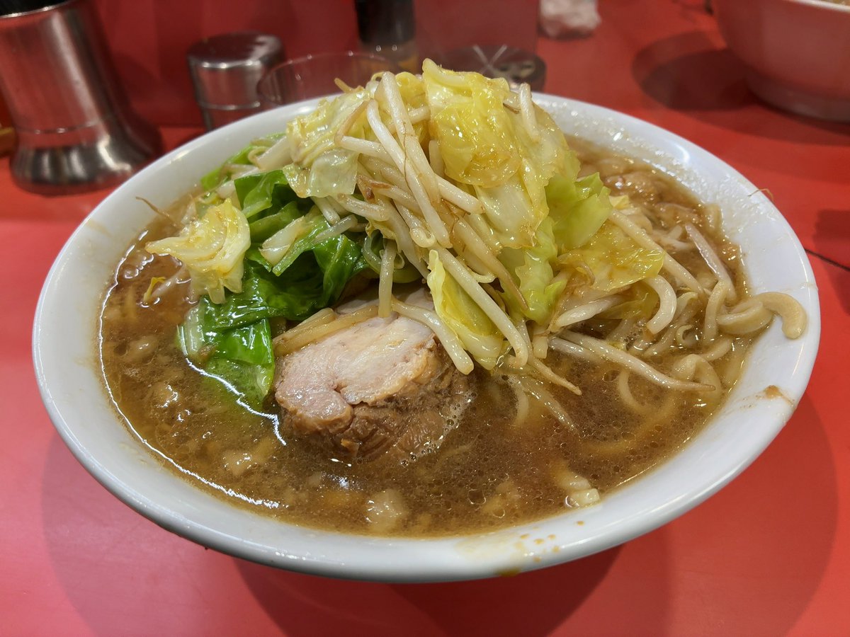 rsry525's tweet photo. ラーメン二郎　仙川店
少なめハーフ　Y
20時台30分待ち
美味しかったー！ https://t.co/SrkKIQTFbn