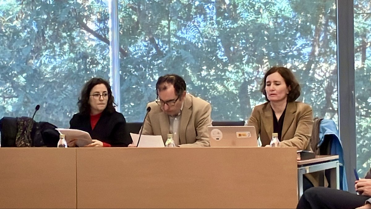 ClaretVives's tweet photo. Defensa de la tesi “Entre el jou i la creu. Les dones durant la dictadura franquista a Mallorca (1939-1975)” by @MarinaCastilloF (@UIBuniversitat) dirigida per David Ginard &amp; Sebastià Serra, jutjada per @yemtwit @QBru &amp; Antoni Marimon https://t.co/Q90bdjAIZC