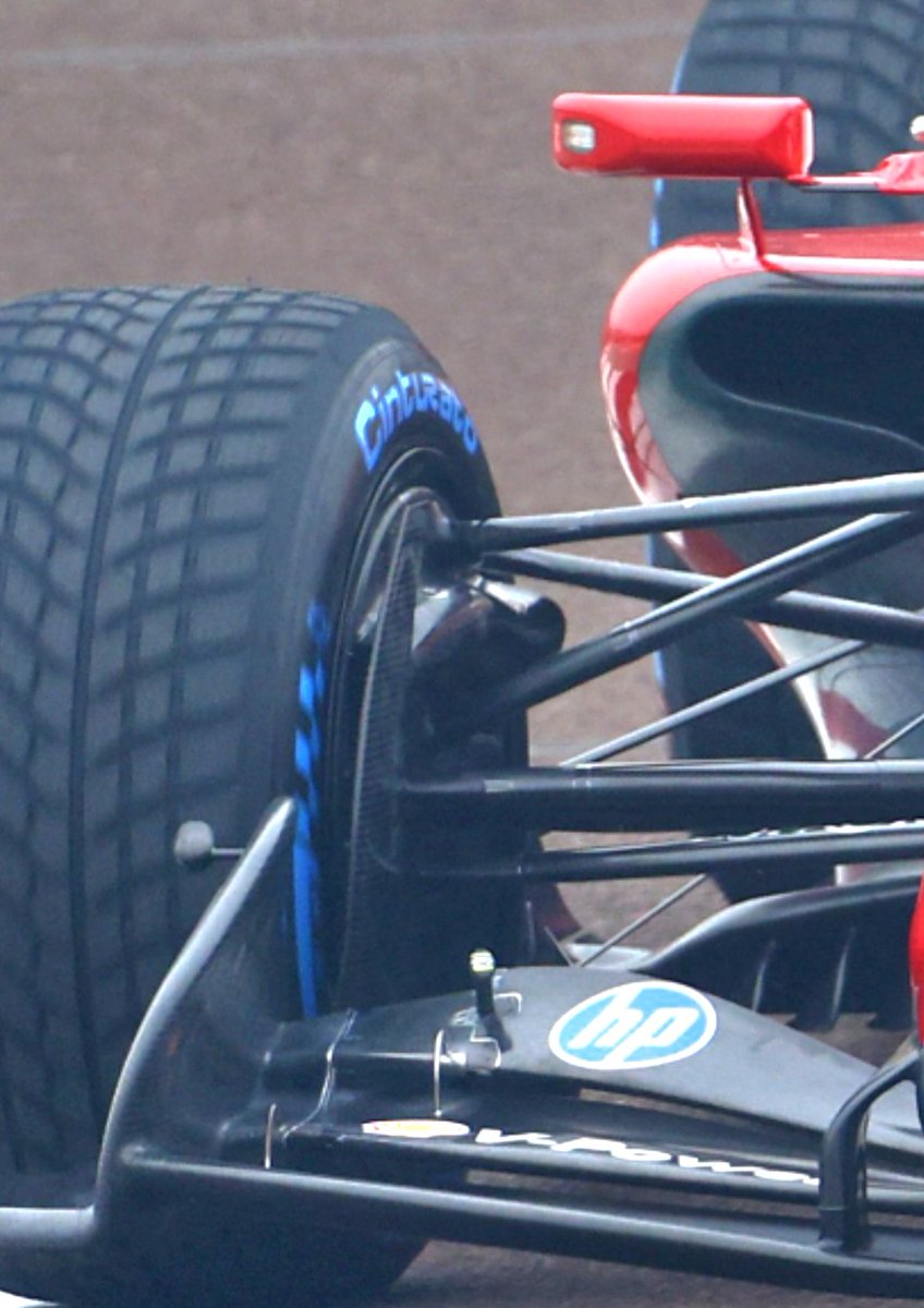ScarbsTech's tweet image. Confirmed, Ferrari running a version last years McLaren front muktilink suspension. This was seen on the Haas too.
The virtual steering axis alters geometry with steer and bump, helping tyre management.
#F1 #F1tech