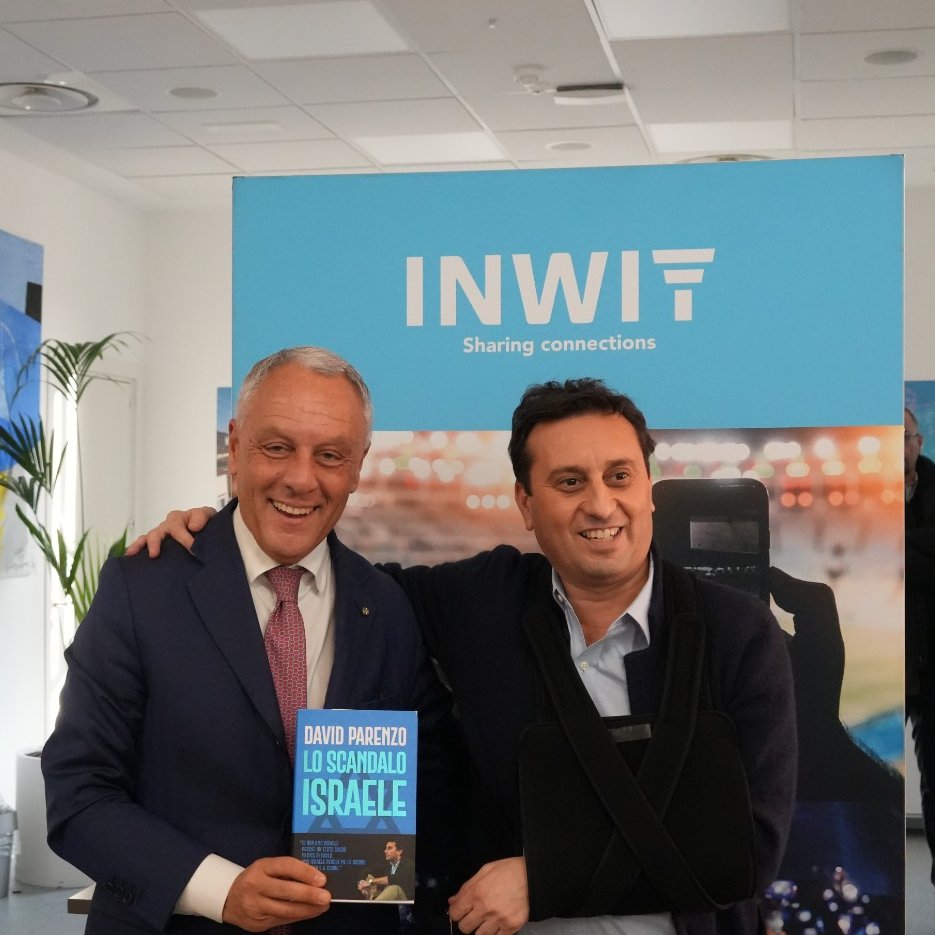 INWIT_Official's tweet photo. 📖 #INWIT continua nell’ascolto e condivisione con i suoi #stakeholders. Nel corso dell’appuntamento #INWITIncontra – Book Edition, la serie di incontri che mette in dialogo le persone di #INWIT con voci dal mondo della cultura e dell’informazione, abbiamo avuto il piacere di ospitare il giornalista @DAVIDPARENZO, che ha presentato il suo ultimo libro “Lo scandalo Israele”.

L’incontro è stato un momento di riflessione che ha visto i colleghi misurarsi con i temi geopolitici, non solo del Medio Oriente, intrecciando contesto storico, attualità ed esperienze diverse, in uno scenario globale in rapido cambiamento.

Per noi di INWIT, portare il mondo dentro l’azienda significa mettere al centro le persone, coltivare curiosità e costruire connessioni, non solo tecnologiche, che arricchiscono il lavoro quotidiano.

#INWITsiamoNOI #INWIT4Innovation #DietroLaTuaConnettività