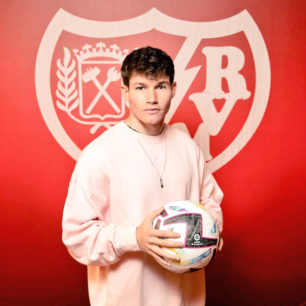 Fran García, que bueno sería tenerle de vuelta. Que bueno sería que, si él quisiera y si el Real Madrid decide dar salida, que bueno sería una segunda etapa en Vallecas. 

Una cesión imposible, pero él no olvida donde fue más feliz. Las calles no olvidan... #LALIGAEASPORTS