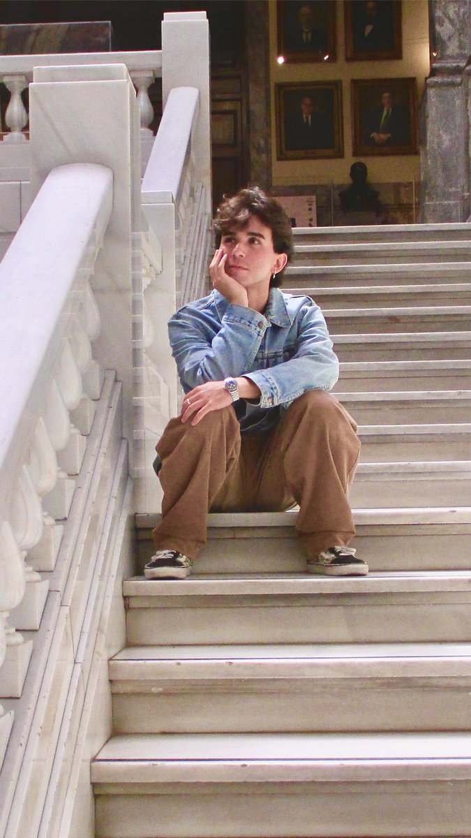 «El Enigma del Espacio Exterior», escrito por Juan Sainz de Rozas, ha sido seleccionado en el festival Cortos con Ñ y se proyectará en Madrid en sesión oficial.
sindicatoalma.es/el-enigma-del-…