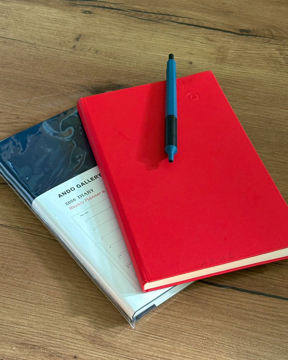 Kitsu_PH's tweet image. Asahi and his diary 📕💛 #아사히
 
Q. How do you write your diary?

🤖: On the left page, I write the date and record my day in chronological order — what time I woke up, what I ate, and when I practiced. On the right page, I freely write about my emotions.