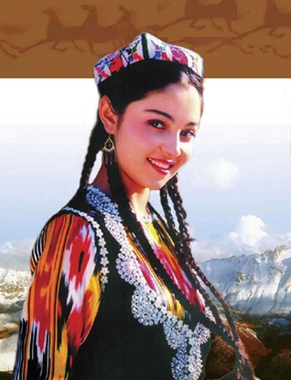 TandoganHazar's tweet photo. Saç örmek eski bir Türk geleneğidir ve tengri/şaman inancından doğdu. Kafkas Türklüğü, Azerbaycan (Kuzey, Güney) Hunza Türkleri, Amerika Yerlileri ve genel olarak tüm Türklerde görüyoruz. Avatar filmi Mu halkını anlatıyor. Orada da gördük. https://t.co/wZkXDJyasw