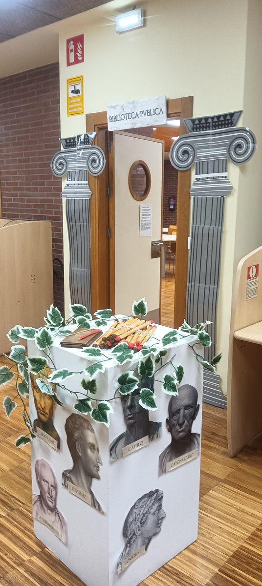 BibArenaGijon's tweet photo. Esta #semana el #alumnado del 6º de #primaria del #CEIP #riopiles de #gijon ha participado en la #formaciondeusuarios #Unaderomanos , ha conocido cómo eran los #libros y las #bibliotecas en la Antigua #Roma 🏦y con un @Kahoot han jugado aprendiendo.
@Culturagijon @RMBGijonXixon https://t.co/aLKOuAuA4v