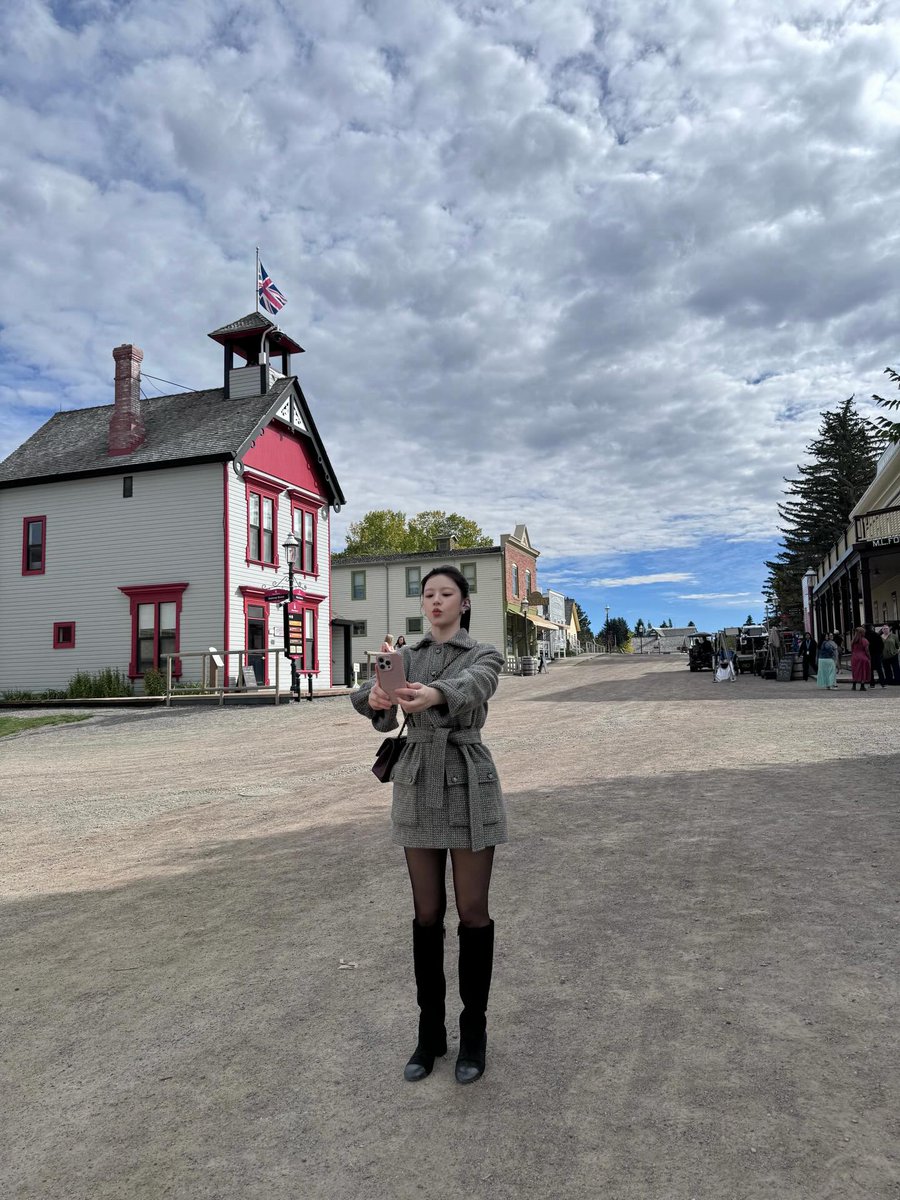 kdramamiss's tweet image. beautiful go younjung she's the view