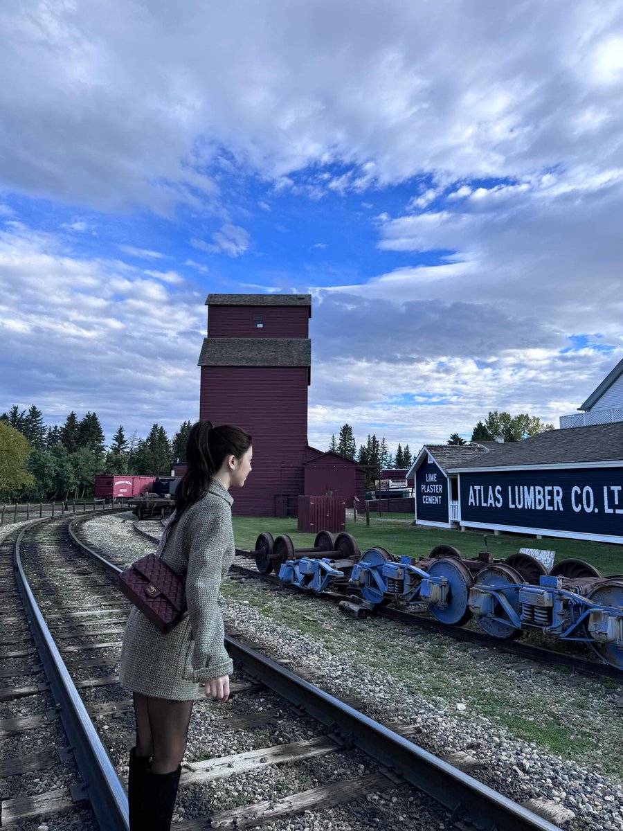 kdramamiss's tweet image. beautiful go younjung she's the view