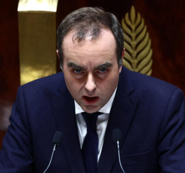 Glupatate's tweet image. 🔴 FLASH | La motion de censure déposée par LFI a échoué à 19 voix près. Le PS ne l'a pas votée.

Le budget sera donc adopté par 49.3.