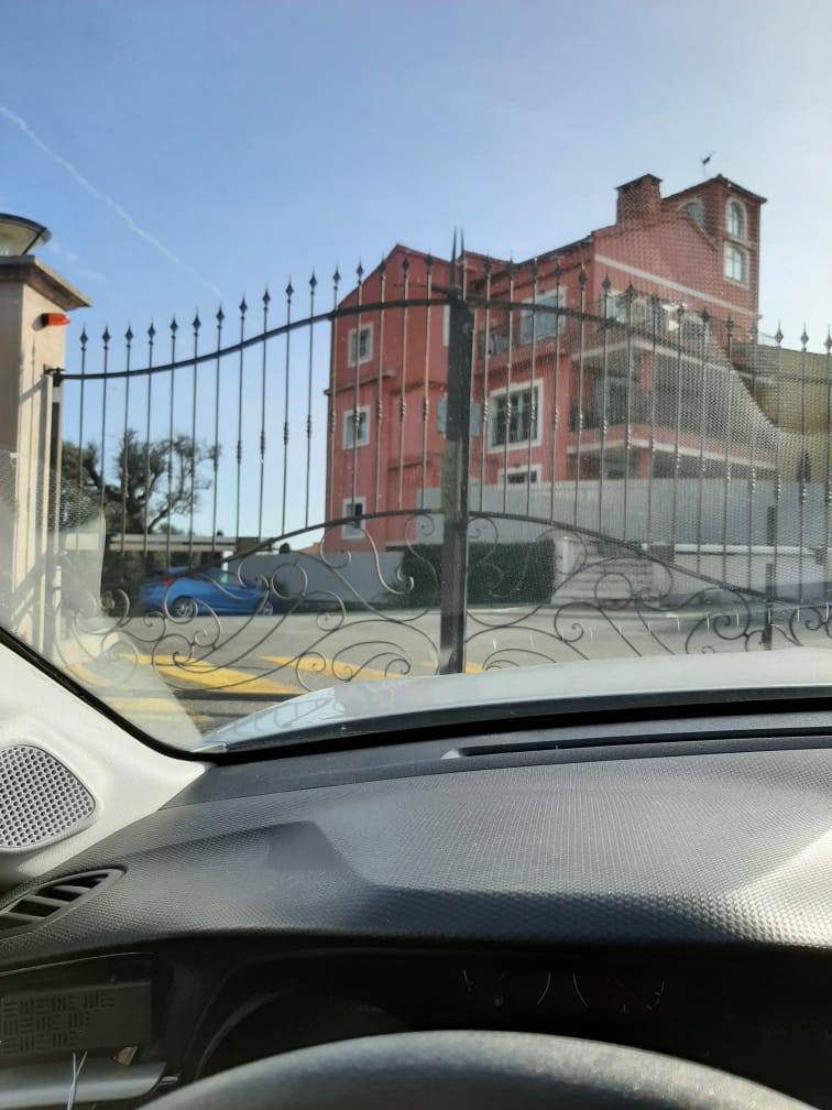 FBB_Officiel's tweet image. 🔴URGENT – APPEL À TÉMOIN

Mardi 20 janvier, une femme dans une Citroën C3 blanche s’est arrêtée avenue Ziem à Cagnes-sur-Mer et a abandonné une petite chienne noire en la jetant hors de sa voiture. Un monsieur a tenté de l’attraper, mais a perdu sa trace lorsqu’elle est entrée…