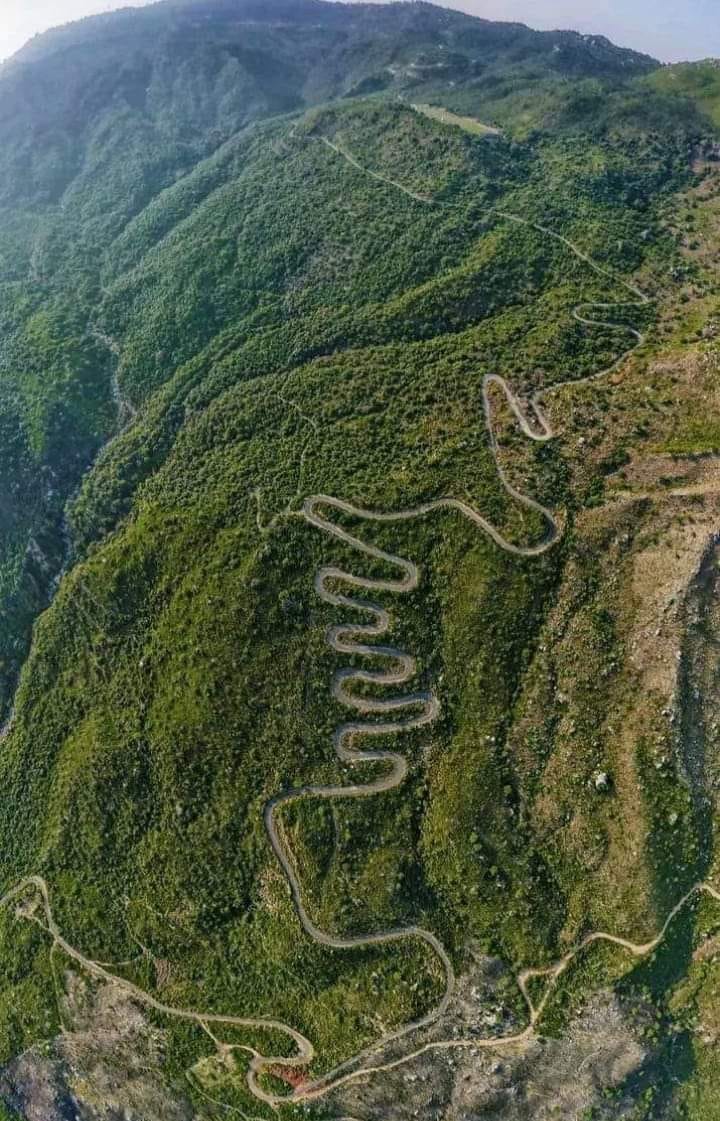 The renowned Maron–Sambalat Road in Elgeyo Marakwet snaking gracefully through the valleys. It is a breathtaking route that demands skill, experience, and respect from every driver.