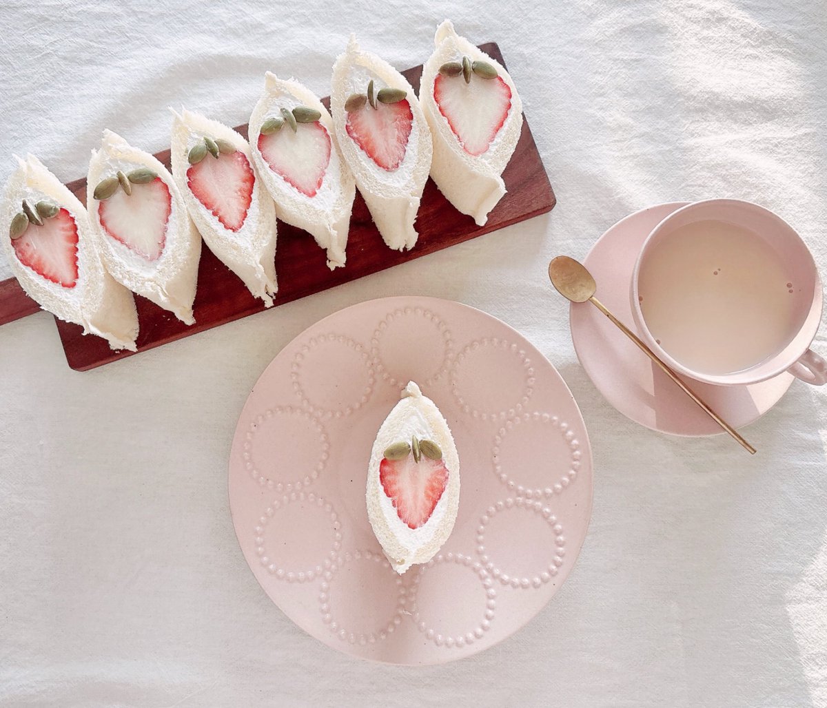 panpun529's tweet photo. 先週末作ったいちごサンド🍓
左から…
🍓ゆうべに
🍓恋みのり
🍓ゆうべに
🍓恋みのり
🍓ゆうべに
🍓恋みのり
#フルーツサンド https://t.co/QS7Wh5PIGT