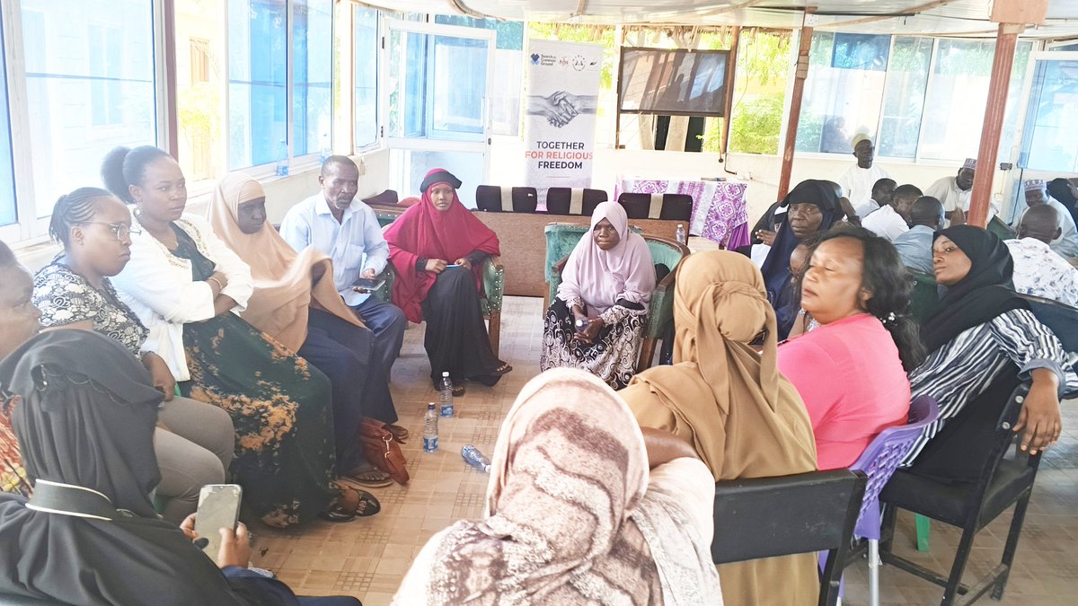 KECOSCE's tweet photo. @KECOSCE with the support of #TOFORB project and @SFCG_Kenya convened a follow-up coalition-building workshop uniting sub-county security teams, peace committee members, religious leaders & youth actors to strengthen collaboration in preventing conflict, human rights & FoRB violations in Madogo.
Faith leaders shared how 8+ barazas in Madogo & Bangale reached 400+ youths & citizens on crime prevention, SGBV & resource-based conflicts. Business partners supported resilience by employing 50+ vulnerable youths.
Ustadhas led community engagements in collaboration with state actors that contributed to voluntary disarmament, with 12 illegal firearms surrendered, and provided counseling & sensitization to 137 teenagers on early marriages & teenage pregnancies—creating safe spaces for girls to voice drivers of violence.
Participants agreed to form a structured coalition guided by a ToR, establishing youth, women & religious working groups with clear leadership & a shared workplan.
@KeshoAlliance @SFCG_Kenya @MUHURIkenya