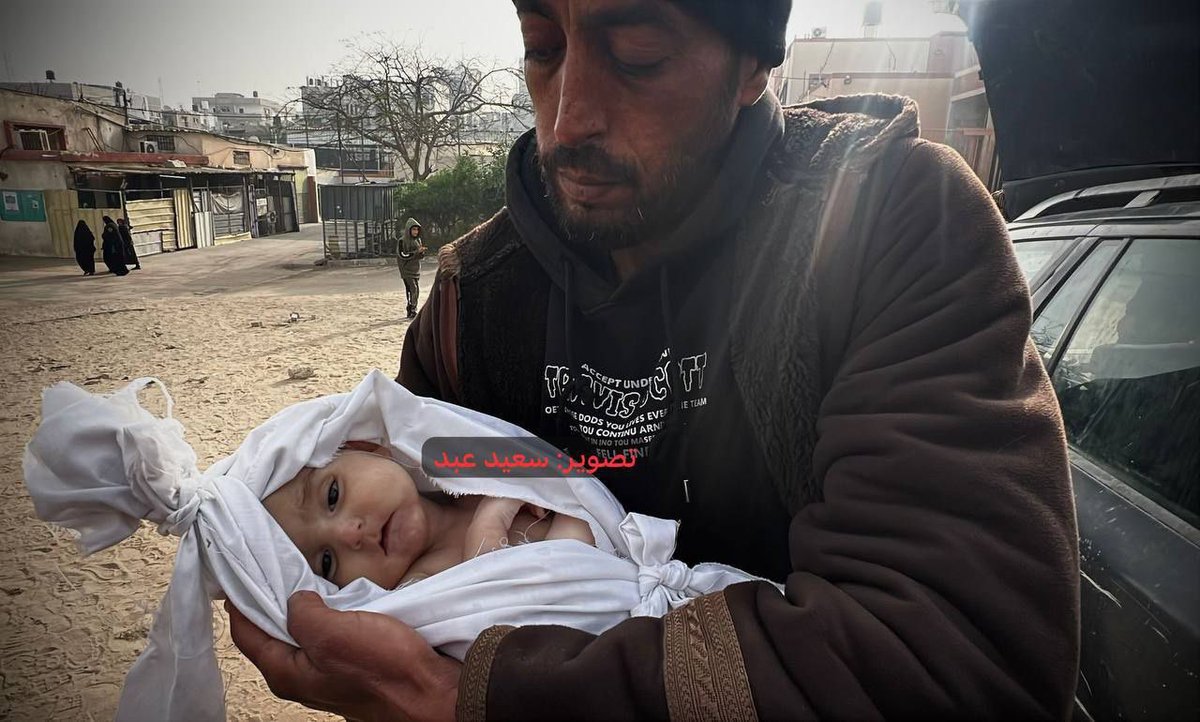 Soğuktan 7 aylık Gazzeli bir bebek hayatını kaybetti..!!