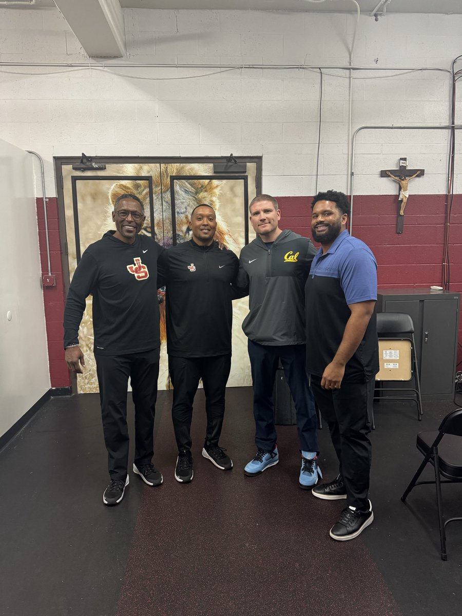 hardynickerson's tweet photo. Appreciate @CoachLupoi, Head Coach at @CalFootball, for stopping by @JSerra_Football yesterday. 
@younghardy_ @daveydave99 
#LionMentality 🔥🔥🦁🦁 https://t.co/RuVFBHB1uo