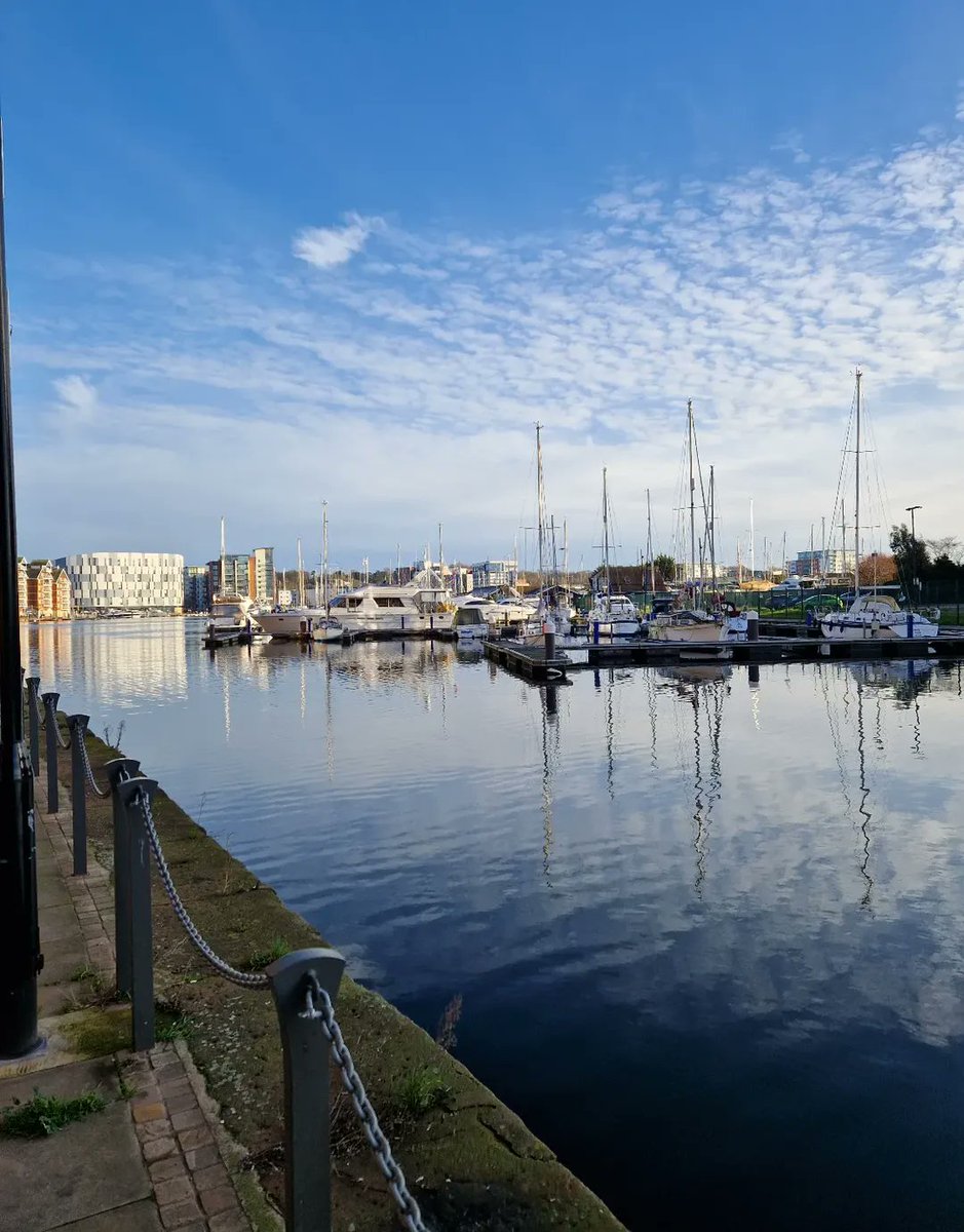 HawkExpressCab's tweet image. Ipswich Waterfront on a crisp evening ✨

Photo credit:
📸 @jezza_1970

📲 Download our app: onelink.to/hawkexpresscabs
📞 01473 222 222
🌐 Hawkexpresscabs.co.uk
.
.
.
.
.
#IpswichWaterfront #IpswichLife #SuffolkUK #WinterInIpswich #UKPhotography