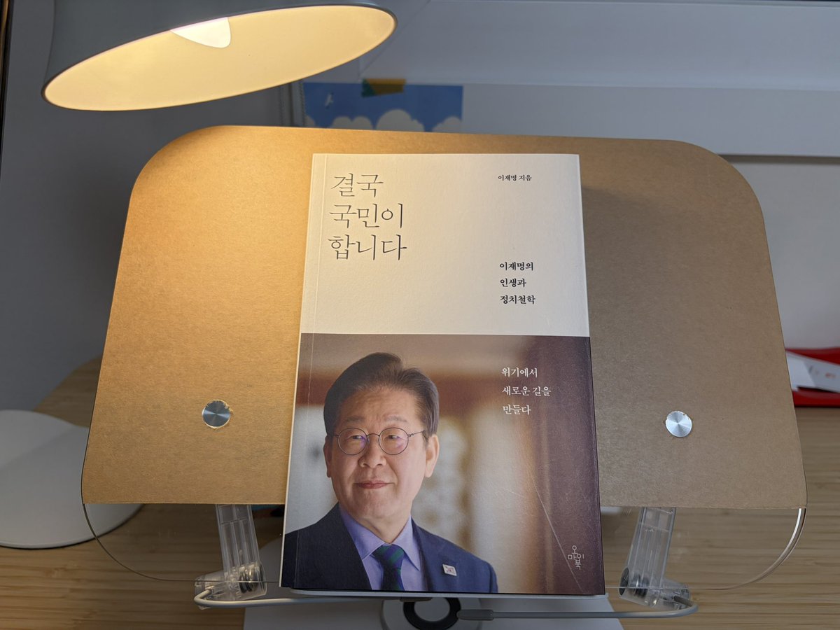 ReddieJ's tweet photo. 무능하고 어리석은 무리들의 권력��이질 
vs 
유능한 자의 책임감과 성실함과 품위있는 권한행사

우리 국민들이 이 정도는 충분히 알아볼 수 있잖아요..!! 결국 국민이 합니다~!! https://t.co/mUNYzQb3sk