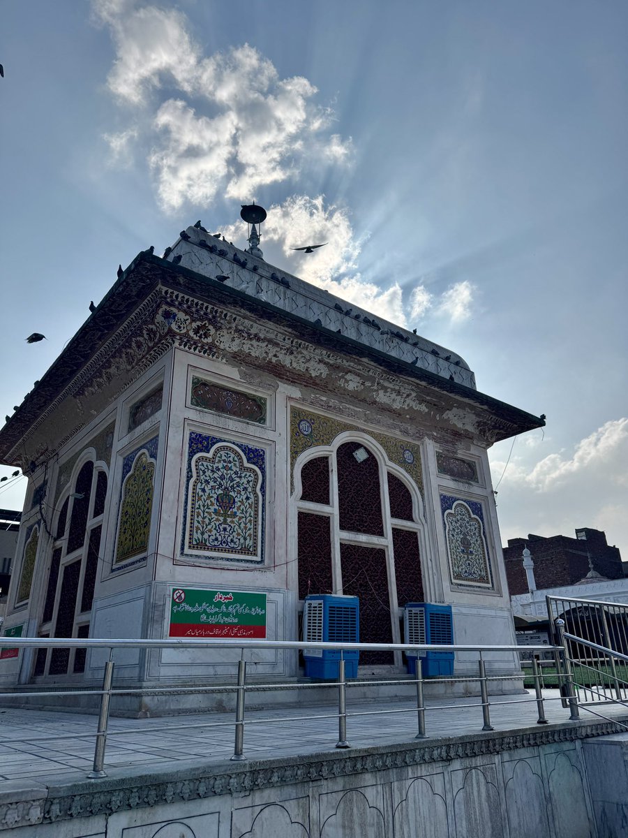 SalmanM's tweet photo. Darbar Mian Mir, Lahore. https://t.co/LXFddFHM6U