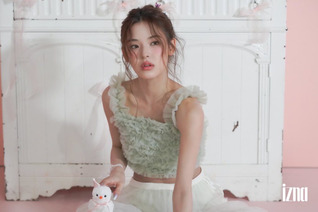 [📸] 260123 BEHIND

#MAI 2026 SEASON'S GREETINGS [365 Knots] Behind Photo

#izna #이즈나 #イズナ
<a href="/izna_offcl/">izna</a> <a href="/izna_offcl_jp/">izna JP</a>