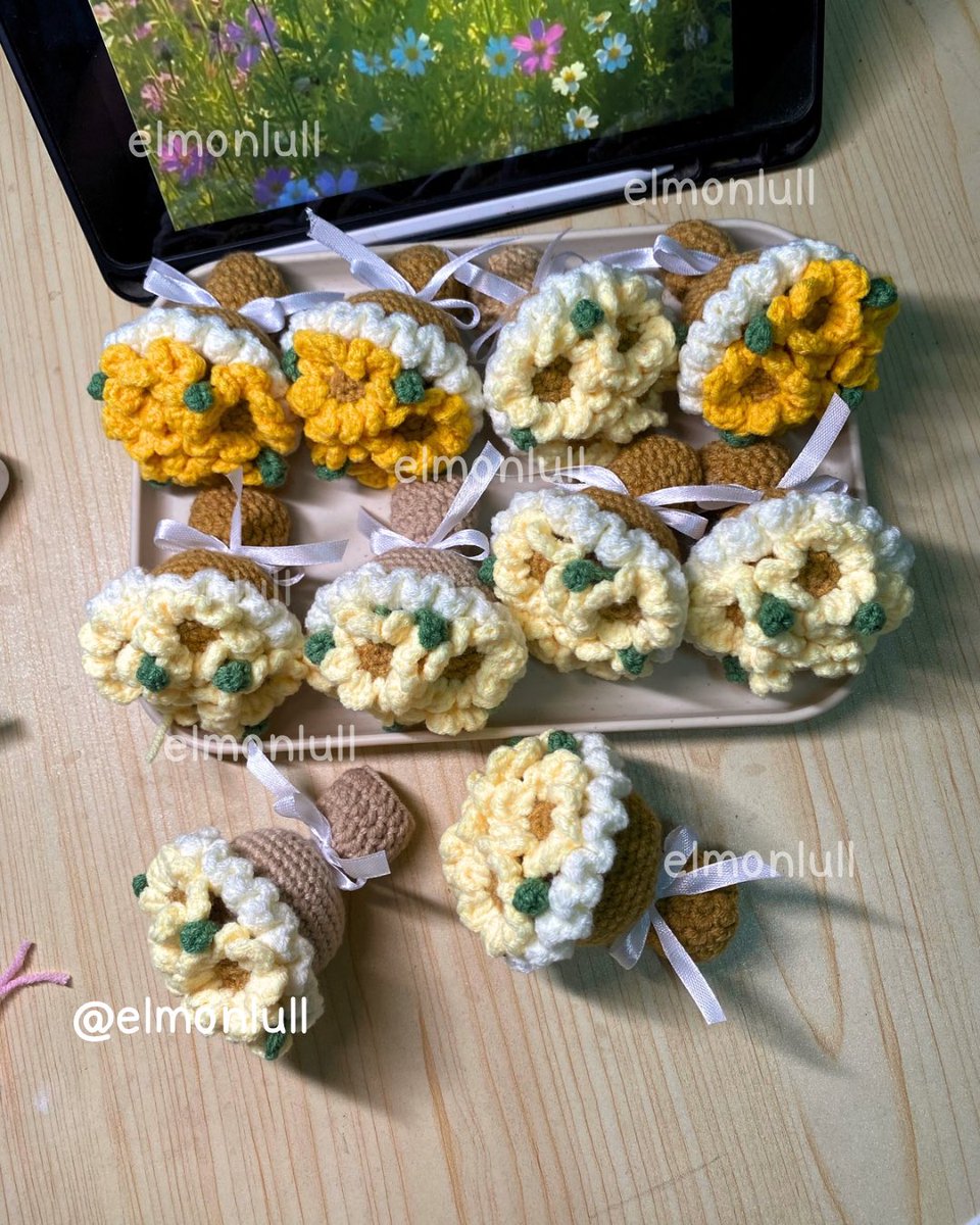 LChotima's tweet photo. ช่อดอกไม้(จิ๋ว)ร้านเค้าก็มีนะ🌷💐
🍥 ไม่แห้งไม่เหี่ยว!
🍥ให้แฟน ให้เพื่อน
ช่อละ 105.- คัสตอมสีได้ด้วยน้า💗🎁✨🌻
#ช่อดอกไม้ #พวงกุญแจช่อดอกไม้ #พวงกุญแจ #ของขวัญให้แฟน https://t.co/bzNYpBpL3p