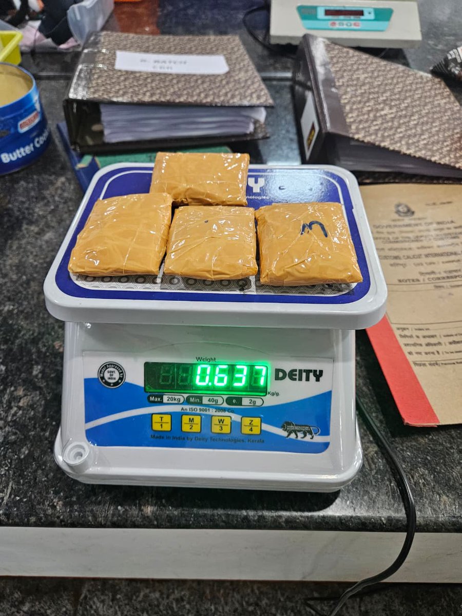 cgstcustvm's tweet photo. Customs Thiruvananthapuram Zone foiled 7 smuggling attempts this week! Seized: Gold worth ₹60.58L, Cigarettes worth ₹12.83L, E-cigarettes worth ₹7.46L, iPhones worth ₹9L, Foreign origin cosmetics worth ₹1.5L &amp; Saffron worth ₹3L.

#IndianCustomsAtWork
@cbic_india
@PIB_India https://t.co/IfgRv2mbSk