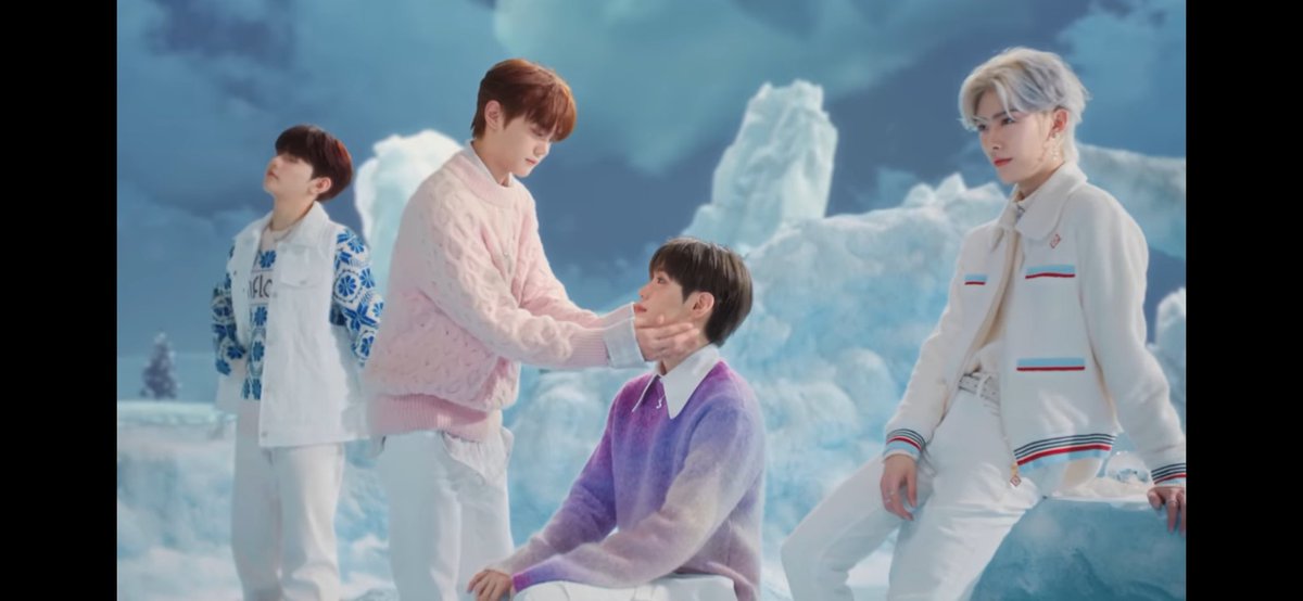 sunoochino's tweet photo. Yall dont understand how much I NEED thus jumper https://t.co/my1EJ9dq0H