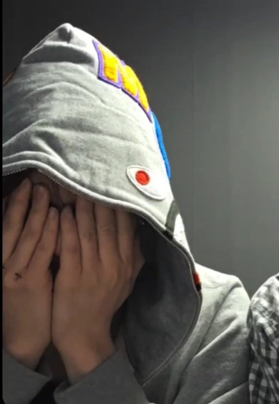 Yoshi talked about his crush!!!  Ommo sooo cuteee