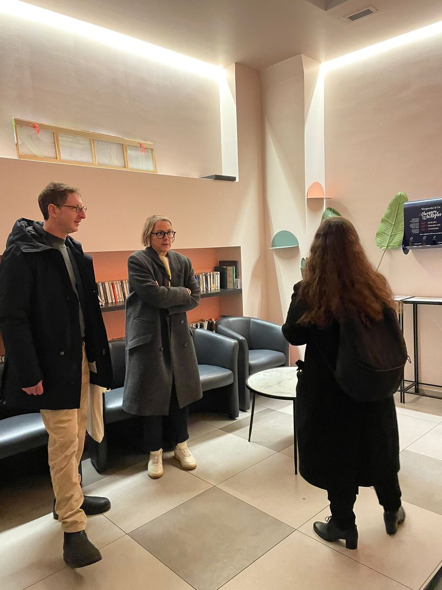 Hier soir c’était la 9e édition de la Nuit de la Solidarité ! 

Le Maire et son équipe municipale ont été saluer les équipes d’<a href="/EMMAUSolidarite/">Emmaüs Solidarité</a> dans le 1er et du <a href="/CASP_asso/">CASP</a> à la Halle des Blancs Manteaux qui héberge 250 personnes depuis début janvier.