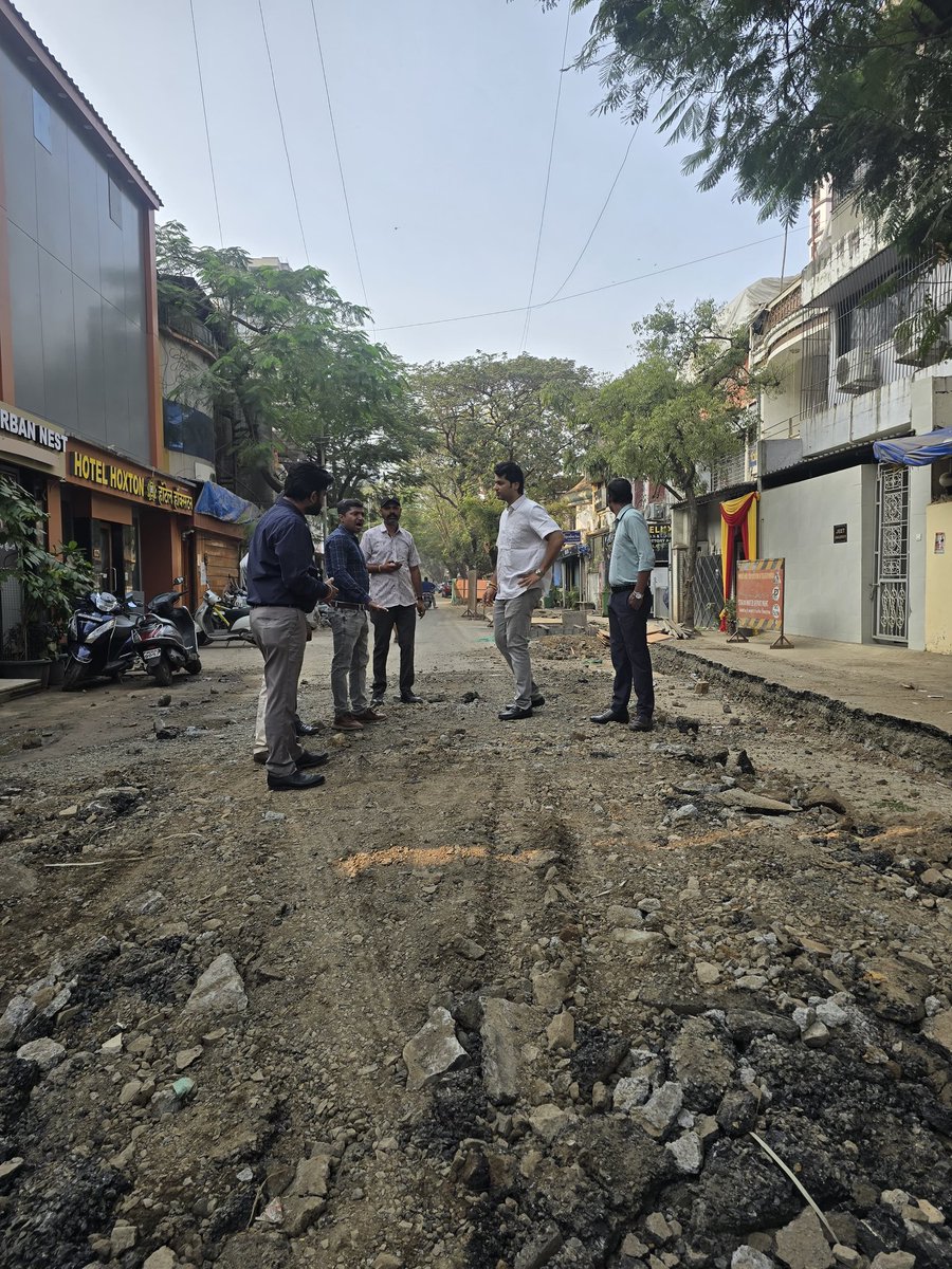 rohanrathodBJP's tweet photo. Inspected the progress of CC Road construction, and drainage work in #WARD68 with BMC Staff
to ensure quality standards are being met.@Dev_Fadnavis @AmeetSatam @BJP4Mumbai https://t.co/I4Kvb7qzBj
