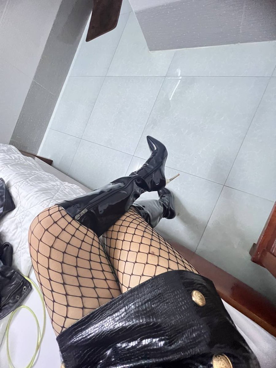 mistressngoc's tweet photo. Đứa nào thik boot kg? https://t.co/sVgAKHsrAc