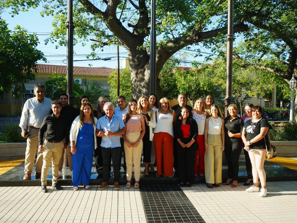 Hoy nos acompañó IGNACIO Toledo, vecino riojano que en su categoría menor, es CAMPEÓN Nacional de MALAMBO.

Además acompañó personal de subsecretaría y dirección de RECURSOS HUMANOS, y GESTIÓN, ADMINISTRACIÓN, CONTROL y DESPACHO.

GRACIAS por la visita.