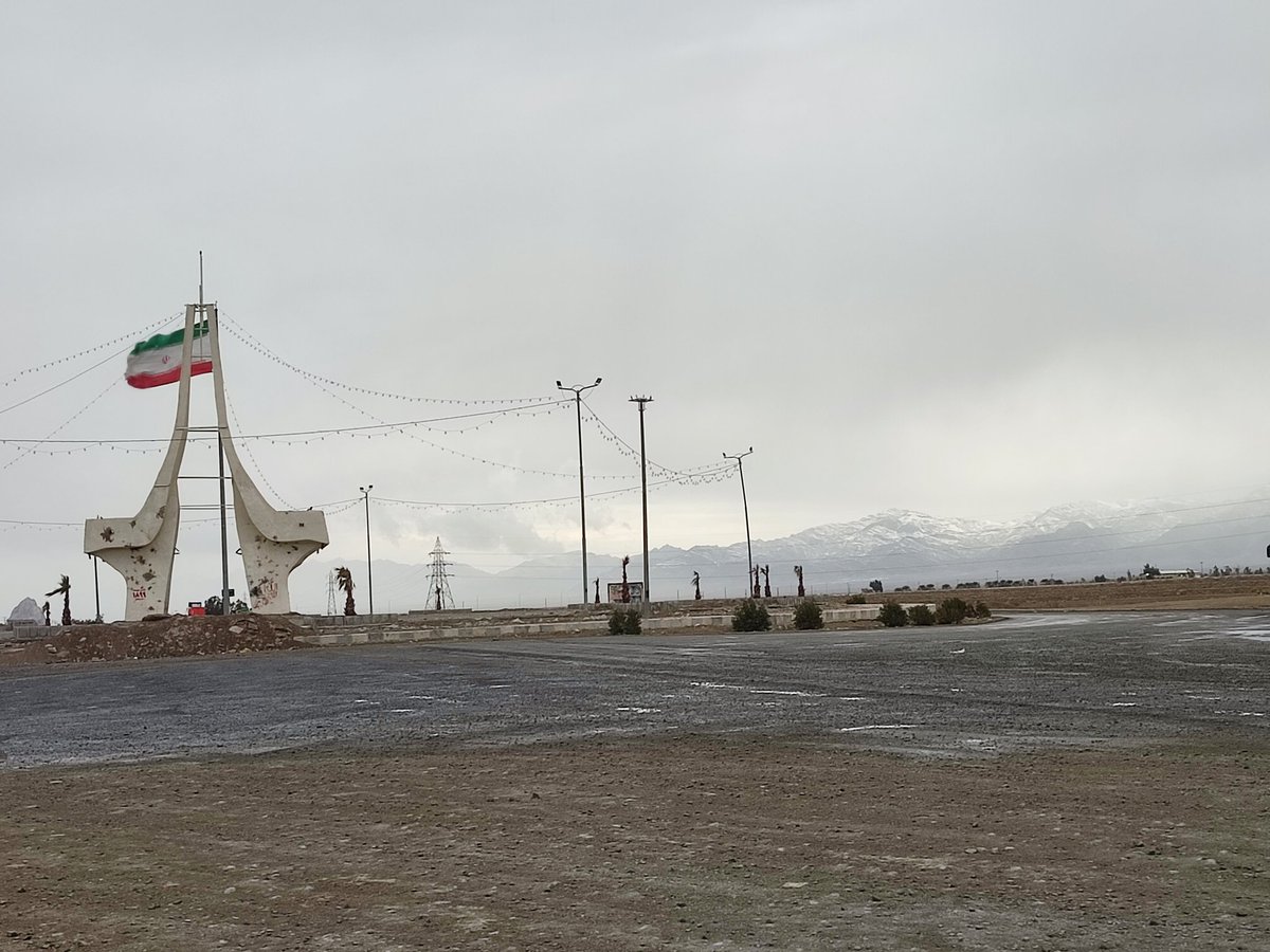 m_esfandaki's tweet photo. میگفتن جمهوری اسلامی برف ۱۴۰۲ رو نمی‌بینه، برف ۱۴۰۴ در شهرستان بیابانی سراوان :)))

#لبيک_يا_خامنه_ای‌ https://t.co/rozDat9QH0
