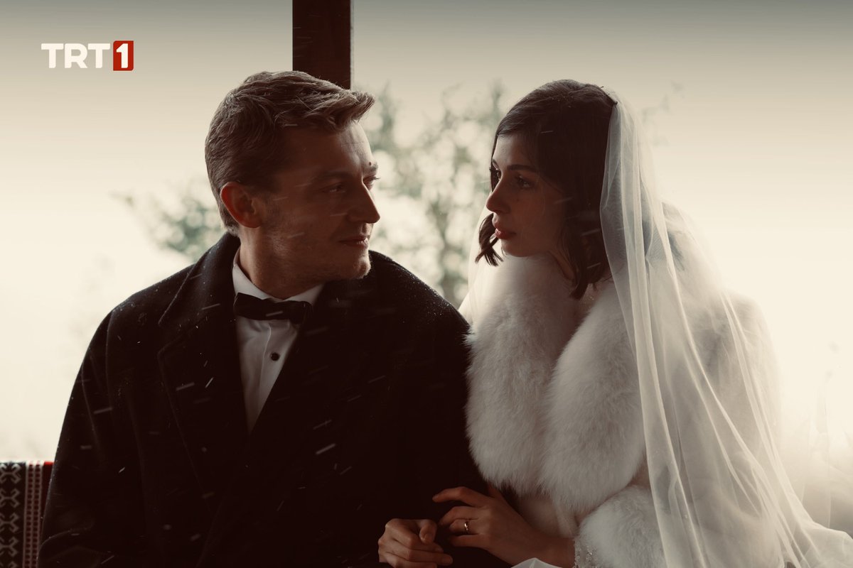 ASARIM DUVARA SABAHA KADAR İZLERİM🫠