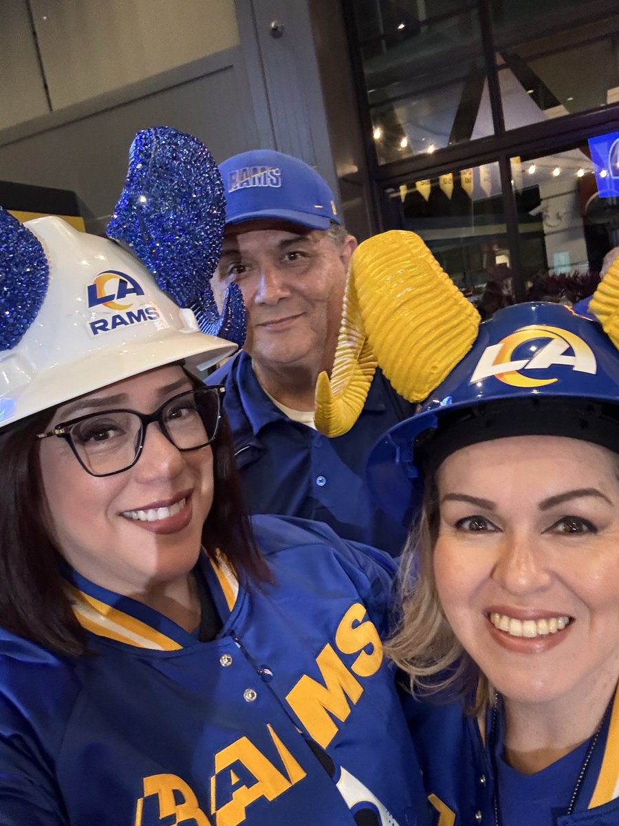pinksurvivor70's tweet photo. We out here at the NBC Sports Grill at Universal CitiWalk!  Tune into the Today Show this morning to catch us! 👊🏻💥🤘🏻@MelidaCamacho @LyzziePoo @Ruffskunk612 @LynetteRomero @RamsNFL @LARamsRepublic https://t.co/PkNbIP0Tgh