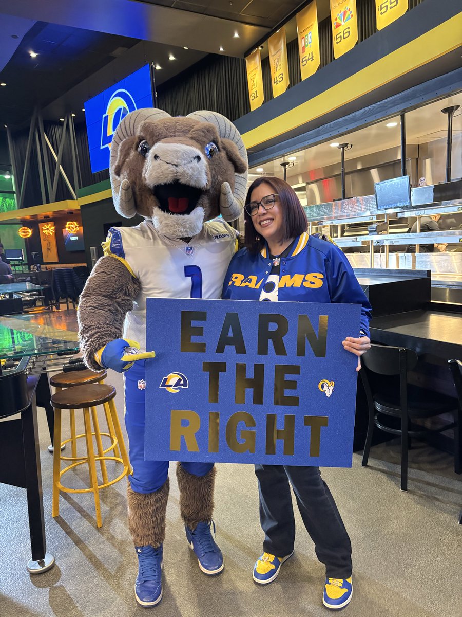 pinksurvivor70's tweet photo. We out here at the NBC Sports Grill at Universal CitiWalk!  Tune into the Today Show this morning to catch us! 👊🏻💥🤘🏻@MelidaCamacho @LyzziePoo @Ruffskunk612 @LynetteRomero @RamsNFL @LARamsRepublic https://t.co/PkNbIP0Tgh