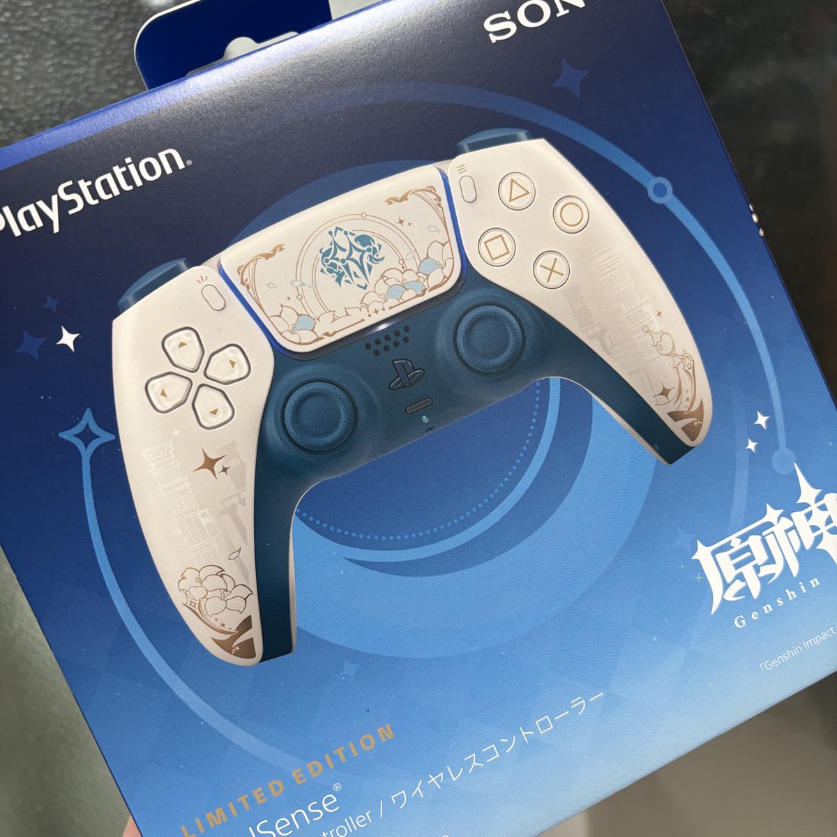 クリスマスプレゼントにお願いしてた原神のコントローラーきた〜！！！！ヽ(´▽｀)/✨