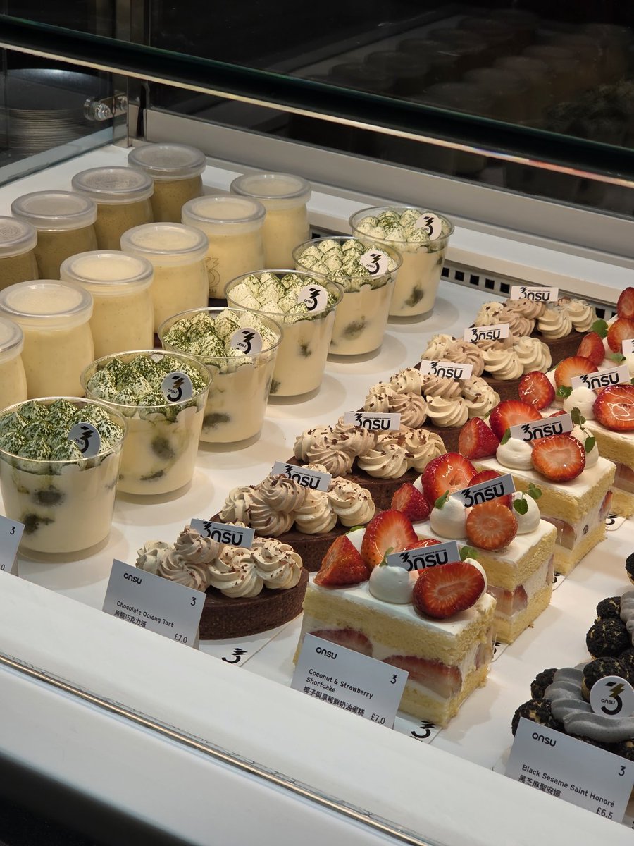 MarcoSushiii's tweet photo. I chose a small shop with beautiful cakes for breakfast🍽🍰🥮🍮 https://t.co/ENo62hYg1I