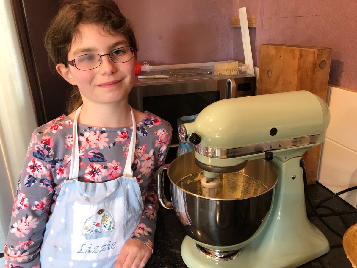 BrainTumourOrg's tweet photo. Lizzie was just nine when she was diagnosed with an inoperable brain tumour called DIPG. Despite her worsening health, she was determined to make a difference. 💜 #BigBake #BrainTumourCharity https://t.co/gn7hk6f00B
