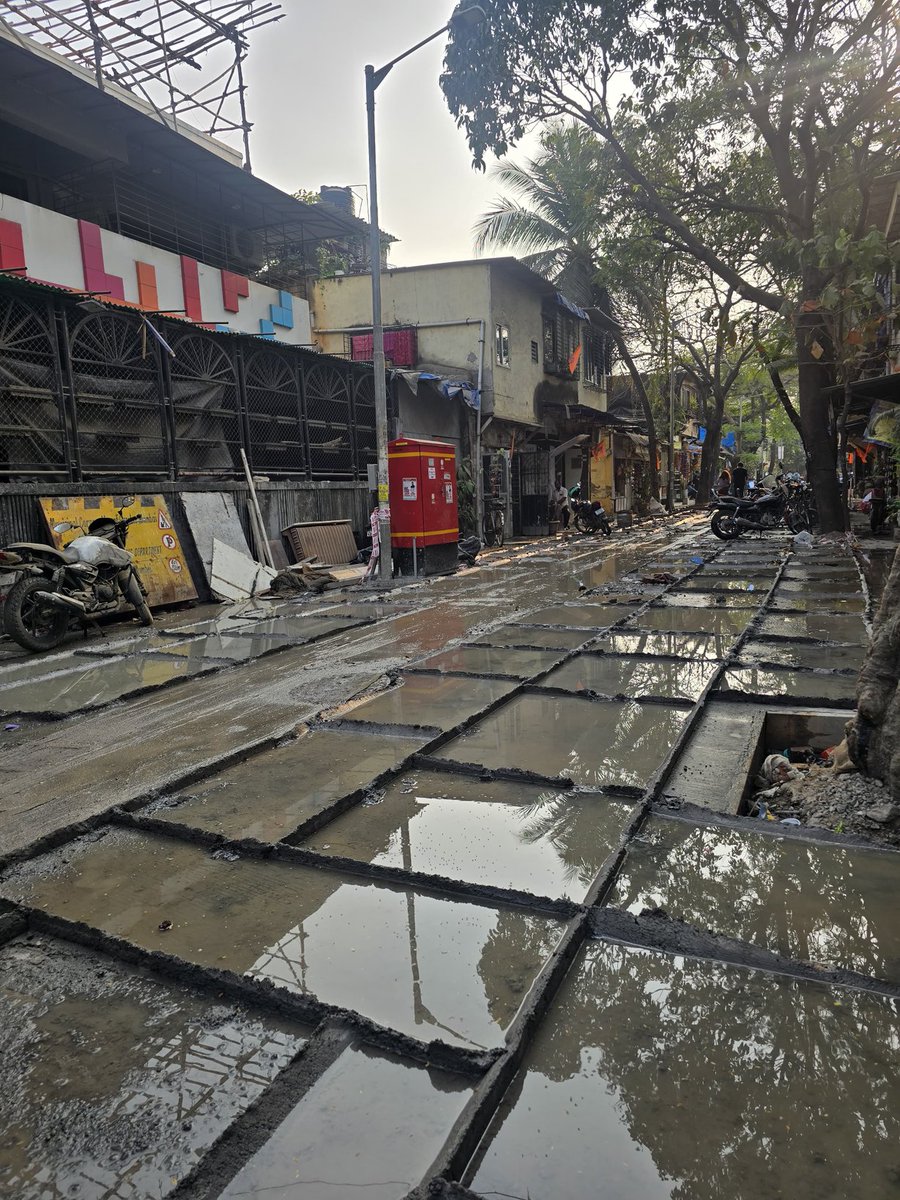 rohanrathodBJP's tweet photo. Inspected the progress of CC Road construction, and drainage work in #WARD68 with BMC Staff
to ensure quality standards are being met.@Dev_Fadnavis @AmeetSatam @BJP4Mumbai https://t.co/I4Kvb7qzBj