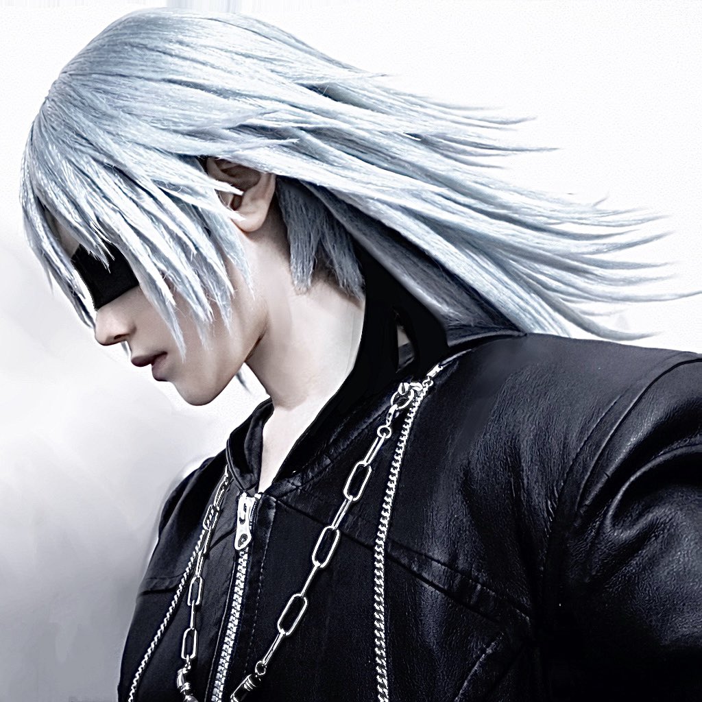 anpansyokupan__'s tweet image. Cosplay / KingdomHearts
riku

目隠ししたら前なんも見えんくて(当たり前)頑張って撮った✌️