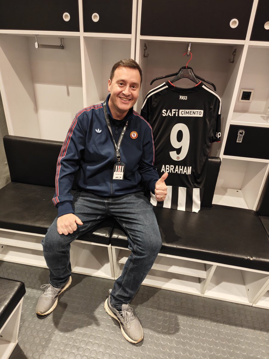 Sorting out the transfer deal whilst scoping potential final seats. 😁 #utv 🟣🔵🇹🇷