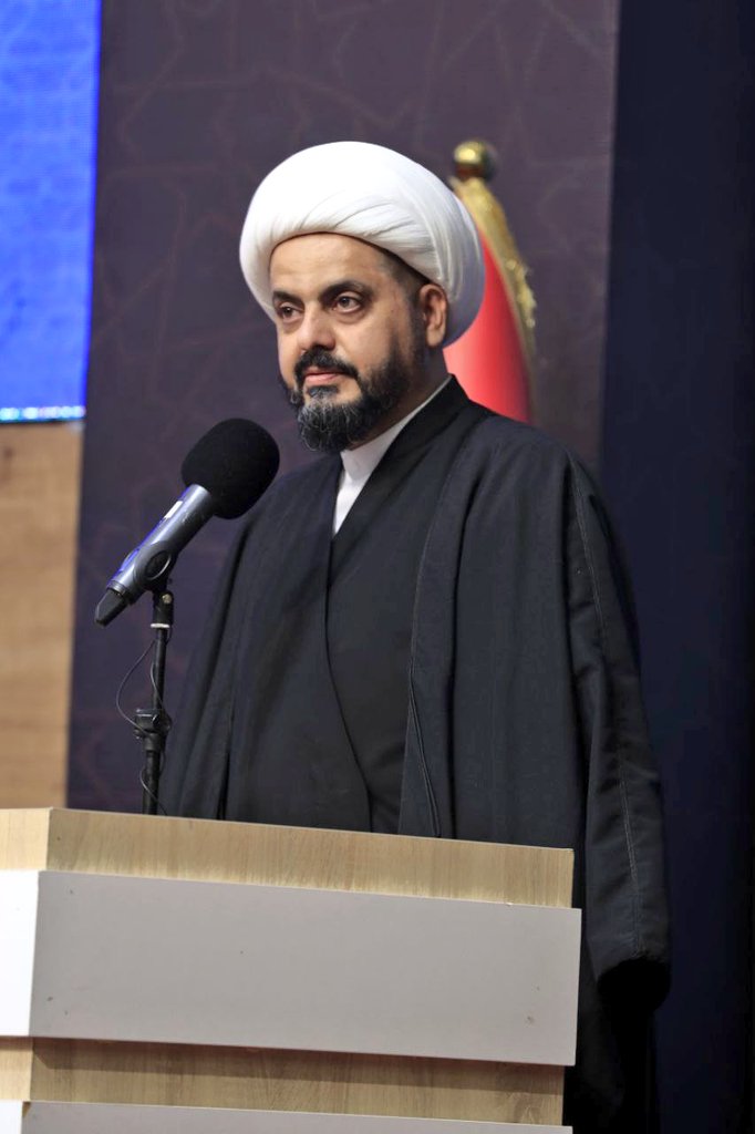 إذا تكلم الشيخ الأمين أصغى التاريخ وإذا تحرك رجال العصائب سجد الميدان لسنا دعاة حرب ولكننا فرسانها إذا نادى المنادي نحن القوة التي تحمي الوطن واليد التي تبني الأمل عراقيون بالانتماء عصائبيون بالولاء ثابتون باليقين.  
#الشيخ_الأمين 
#الشيخ_قيس_الخزعلي