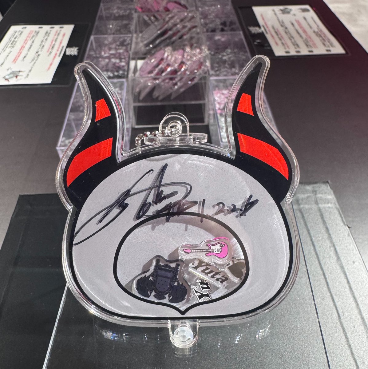 サイン見てきた🩶🩷人がいなかったのでゆっくりじっくり見れた。前回