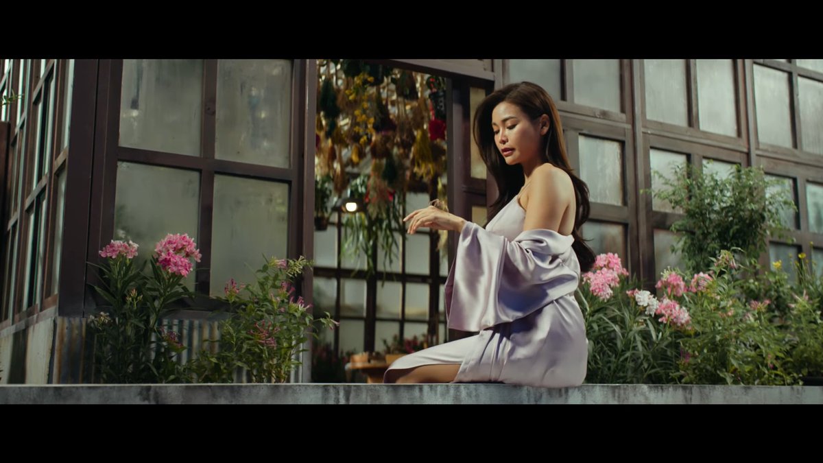 SsunSsetSsun's tweet image. ก็ไม่แปลกใจที่จะตกไปตาย ไปนั่งอะไรตรงนั้นซิส 5555555555555 กุจะบ้า พ้นระเบียงไปครึ่งตัวแล้ว หรือจริงๆแล้วมีใครผลัก #ราคีTHESTAIN