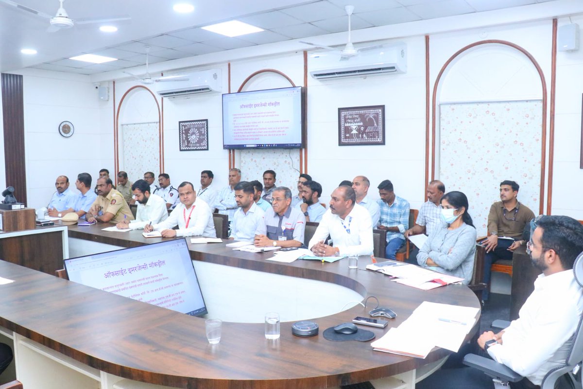 दि. 22 जानेवारी, 2026 📷 जिल्हाधिकारी कार्यालय, जळगाव 📷📷 मा. जिल्हाधिकारी जळगाव यांच्या अध्यक्षतेखाली जिल्ह्यातील आपत्ती व्यवस्थापन यंत्रणा अधिक सक्षम, सज्ज व समन्वयपूर्ण करण्याच्या अनुषंगाने जिल्हास्तरीय अरिष्ट निवारण समूहाची आढावा बैठक संपन्न. 🛡️