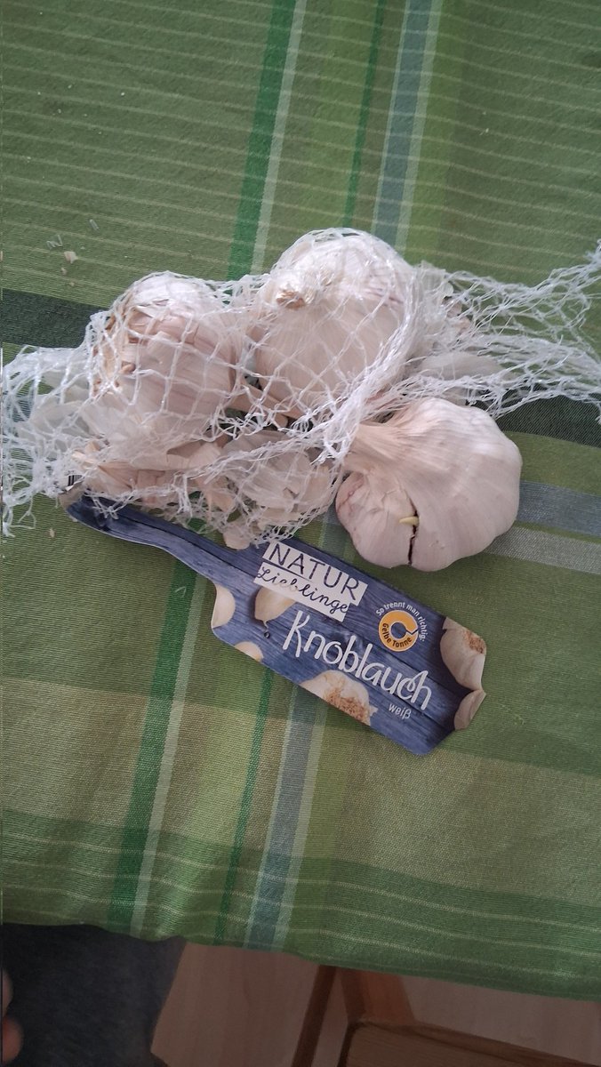 Comprato prima al supermercato da mia moglie e me ne sono accorto per puro caso:  aglio made in china 😡😡