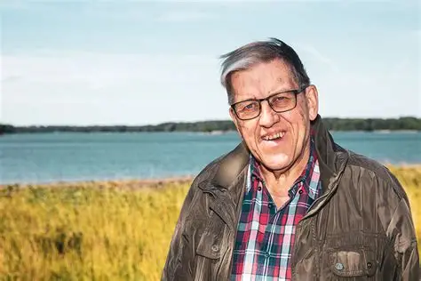 Saatanallinen saarnamieskö?

Helsingin Sanomissa oli tänään 23.1.2026 Petri Jääskeläisen tekemä koko sivun juttu 16.1.2026 kuolleesta Leo Melleristä.

Otsikkona oli "Saatanallinen saarnamies".

Mielestäni otsikko on täysin asiaton ja sopimaton sekä viikko Mellerin kuoleman