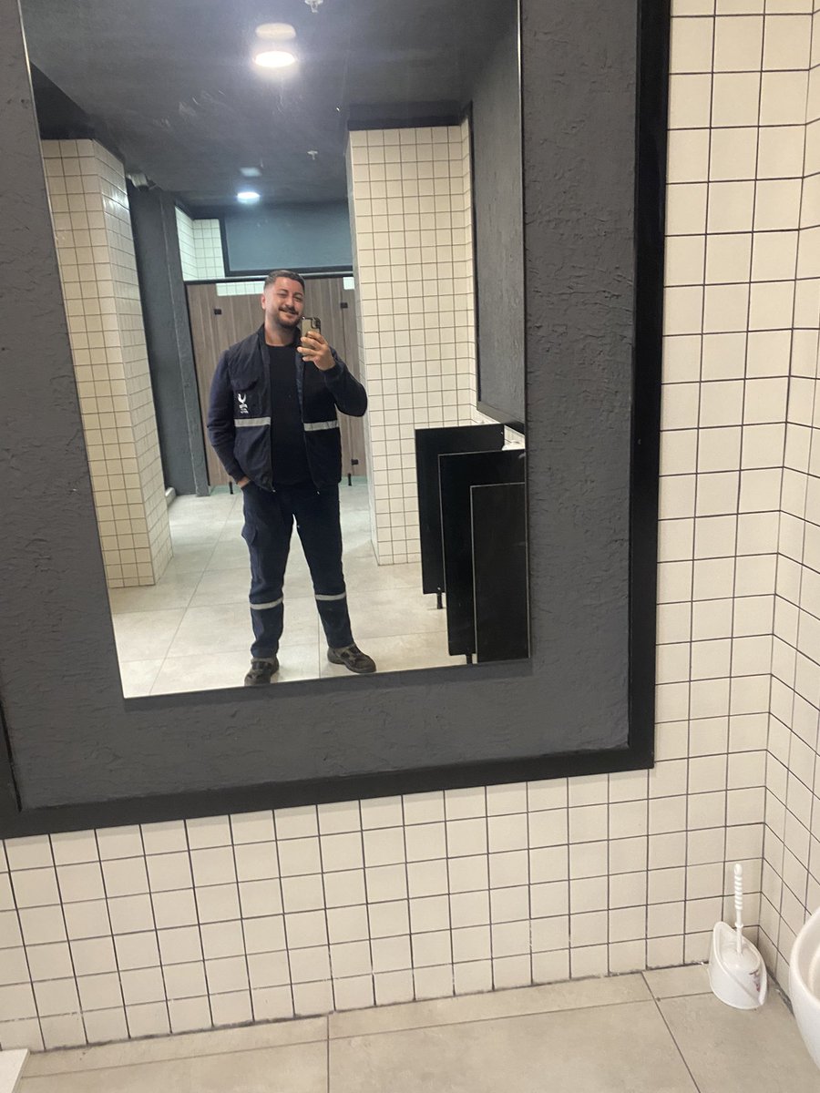 Ruhat__'s tweet photo. Bekar olmak çok güzel Tüm kızlara aynı anda aşık olabiliyon DEV hizmet Mk 😃😃 https://t.co/3yeWLI81Dh