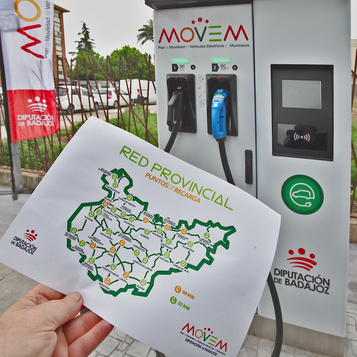 DipdeBadajoz's tweet photo. 🚗🔌 #DipBdjz trabaja en la mejora de la red provincial de recarga de vehículos eléctricos con la instalación de una mayor potencia en las estaciones y el estudio para la ampliación de la red con 18 nuevos puntos de recarga.

➕ℹ️ https://t.co/JcyRQqrOVO
🌐 #ODS11 #ODS13 https://t.co/eUZwTcW7V9