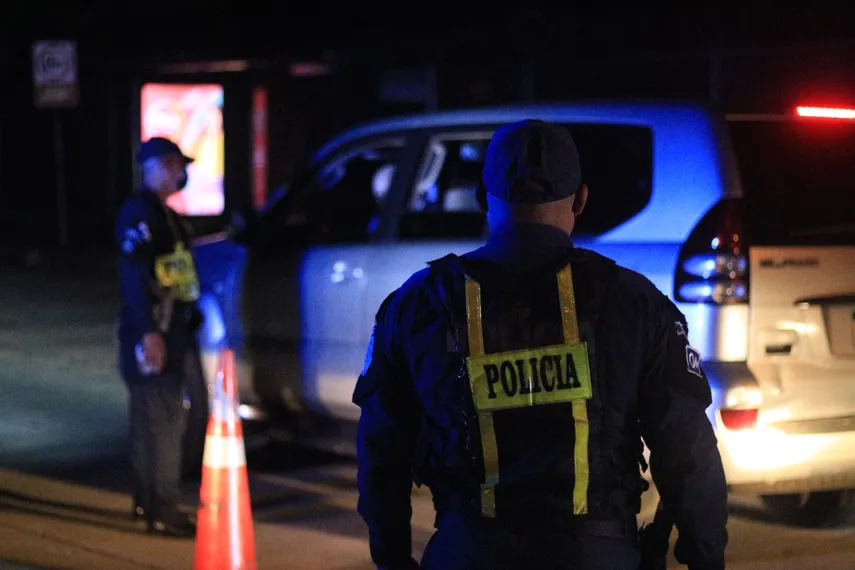 #SeguridadVial | En las últimas 24 horas colocamos 1,103 boletas por incumplir el Reglamento de Tránsito: 132 por exceder los límites de velocidad, 78 por luces inadecuadas, cinco por embriaguez comprobada y 41 vehículos removidos en grúa. #PlanFirmeza